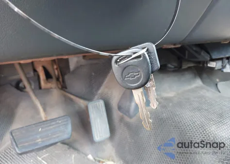 2001 Chevrolet Silverado 1500 из США, поврежденный, VIN 1GCEC14V91E184724